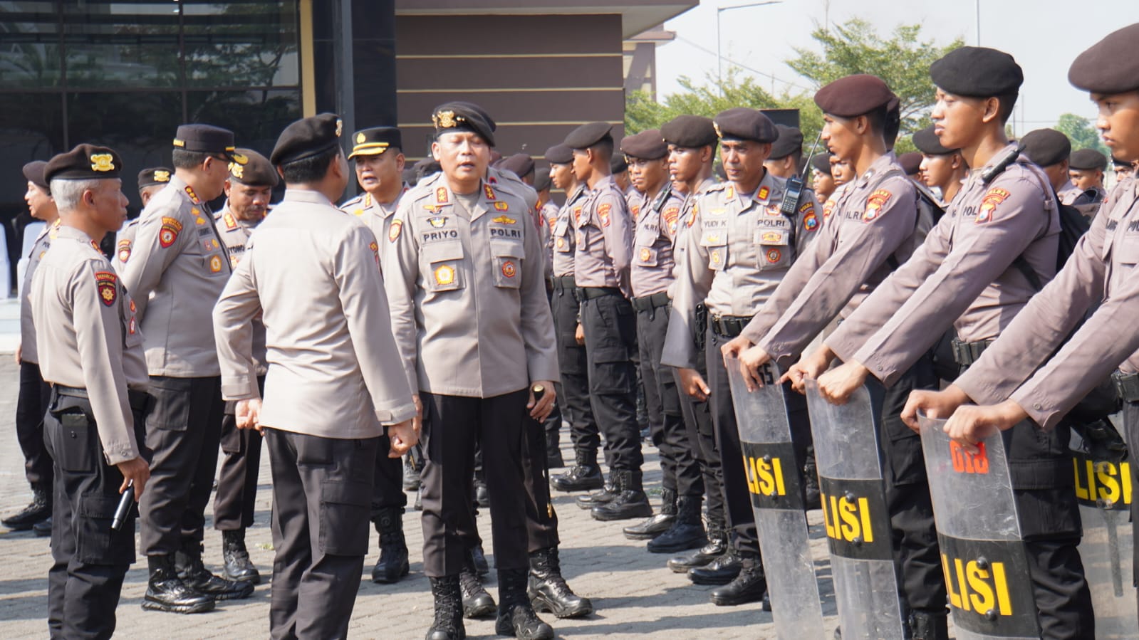 Kakor Sabhara Baharkam Polri Cek Kesiapan Personel Ops Mantap Brata di Polresta Sidoarjo