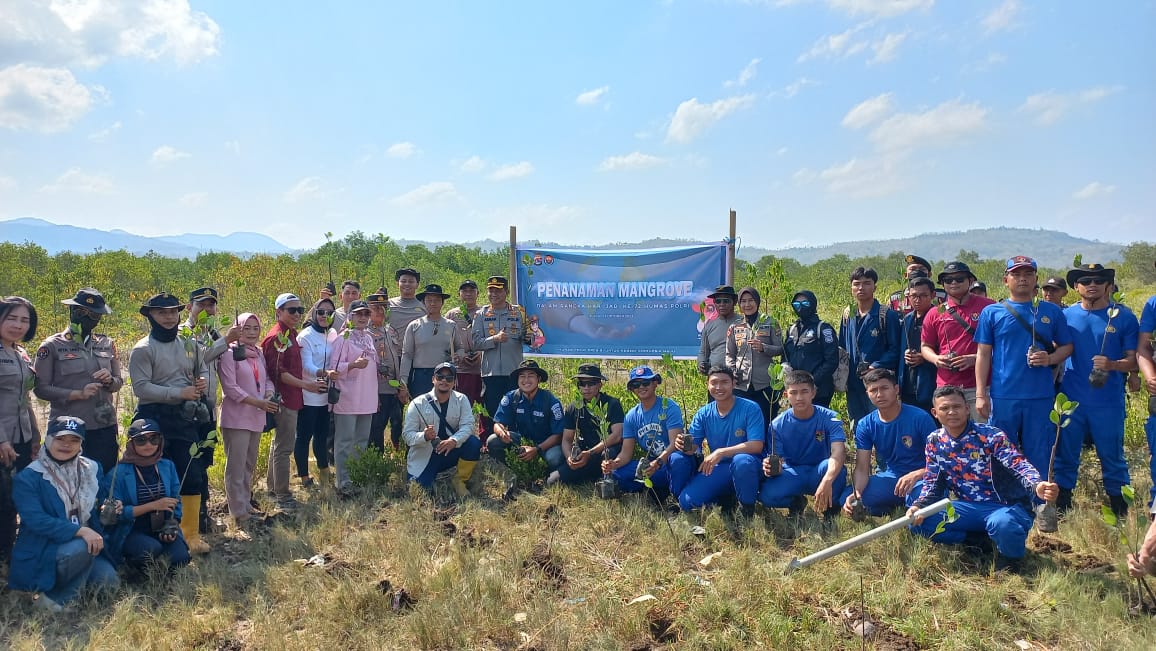 Ribuan Bibit Mangrove Ditanam Humas Polda NTB pada HUT Humas Polri Ke-72