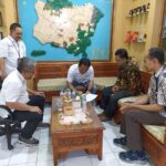 Penyerahan Dana Tanggung Jawab Sosial dan Lingkungan Kesatuan Pemangkuan Hutan Jember