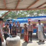 Peringati HUT Brimob Ke-78, Eks Brimob Nusantara Polres Sampang Salurkan 30.000 Liter Air Bersih Untuk Masyarakat