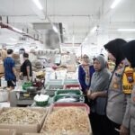 Jelang Nataru Polres Ponorogo Kunjungi Pasar Cek Persediaan dan Harga Bahan Pokok