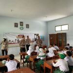 Anggota Polres Tulungagung Jadi Guru di Kelas Inspirasi Andika Mengajar 2023