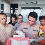 Polres Bangkalan Berhasil Sita 1 Kilogram Sabu dari Seorang Kurir Bermudos Paket Topi