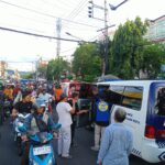 Respon Cepat Polisi dan Relawan Amankan ODGJ yang Acungkan Sajam di Pasar Besar Kota Malang