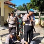 Unik, Polisi di Bondowoso Himbau Masyarakat Untuk Tidak Golput dengan Tradisi Ronjengan