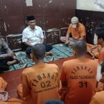 Tingkatkan Keimanan, Polisi Berikan Bimbingan Rohani Kepada Tahanan di Polres Tulungagung
