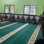 Mari Kita Tingkatkan Kualitas Ibadah Kita Di Bulan Suci Ini ; Pesan Pasi Intel Bangkalan Saat Beri Kultum Di Masjid Makodim