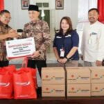 Safari Ramadhan, Pemkab Terima Bantuan Sembako dari SKK Migas dan Bank Jatim untuk Warga Terdampak Banjir