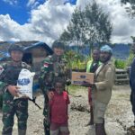Serbuan Satgas Yonif 509 Berikan Langsung Bantuan Untuk Masyarakat Honai