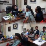 Menjaga Komunikasi dan Koordinasi, Humas Polres Bangkalan Ngobrol Santai Dengan Wartawan