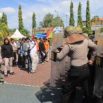 Ratusan Personel Polres Probolinggo Simulasikan Pengamanan Pilkada 2024