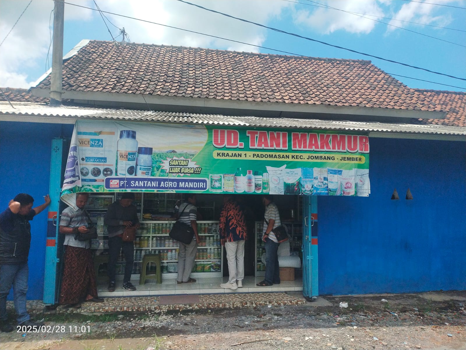 Anggota Komisi B DPRD Kabupaten Jember Sidak Kios Pupuk Bersubsidi, Temukan Bukti-bukti Terindikasi Kecurangan