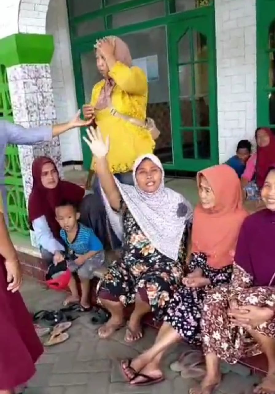 Emak-emak Jember Kecewa, Gubernur Khofifah Pilih Ketemu Pengusaha Batal Tinjau Jalan Rusak