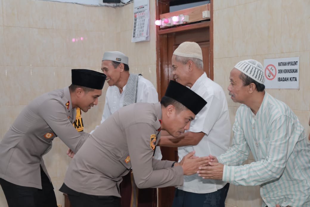 Takmir dan Marbot Masjid Al Baiturrahman Dapatkan Tali Asih dari Polres Jember