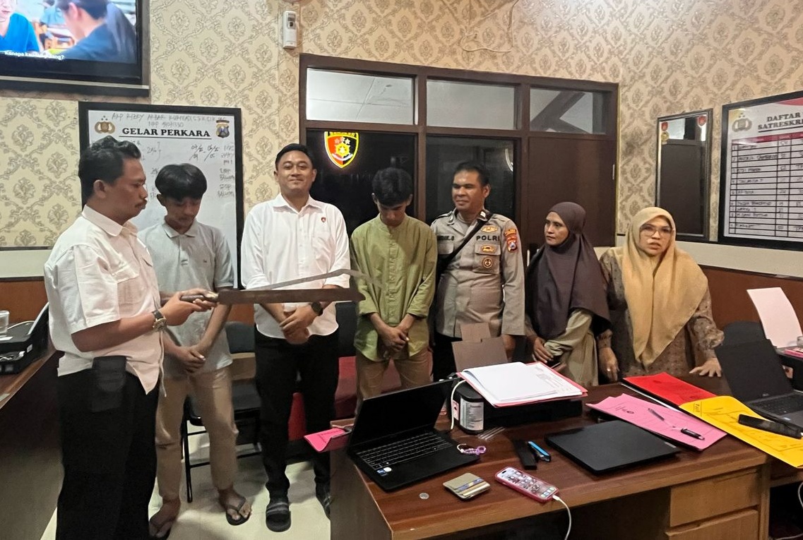 Polres Lamongan Amankan Dua Remaja Diduga Gangster Bersajam Yang Aksinya Viral di Medsos