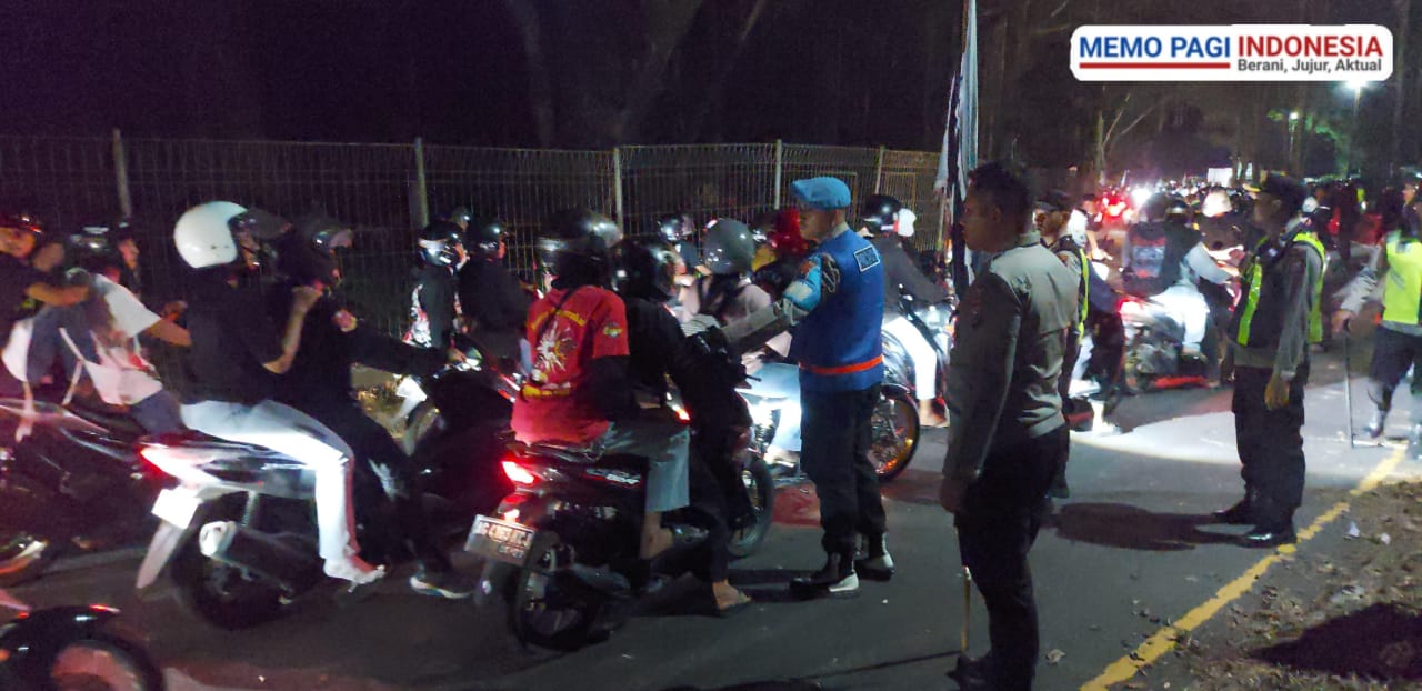 Humanis, Polisi Berhasil Bubarkan Pesilat yang Tutup Akses Jalan Malang – Blitar