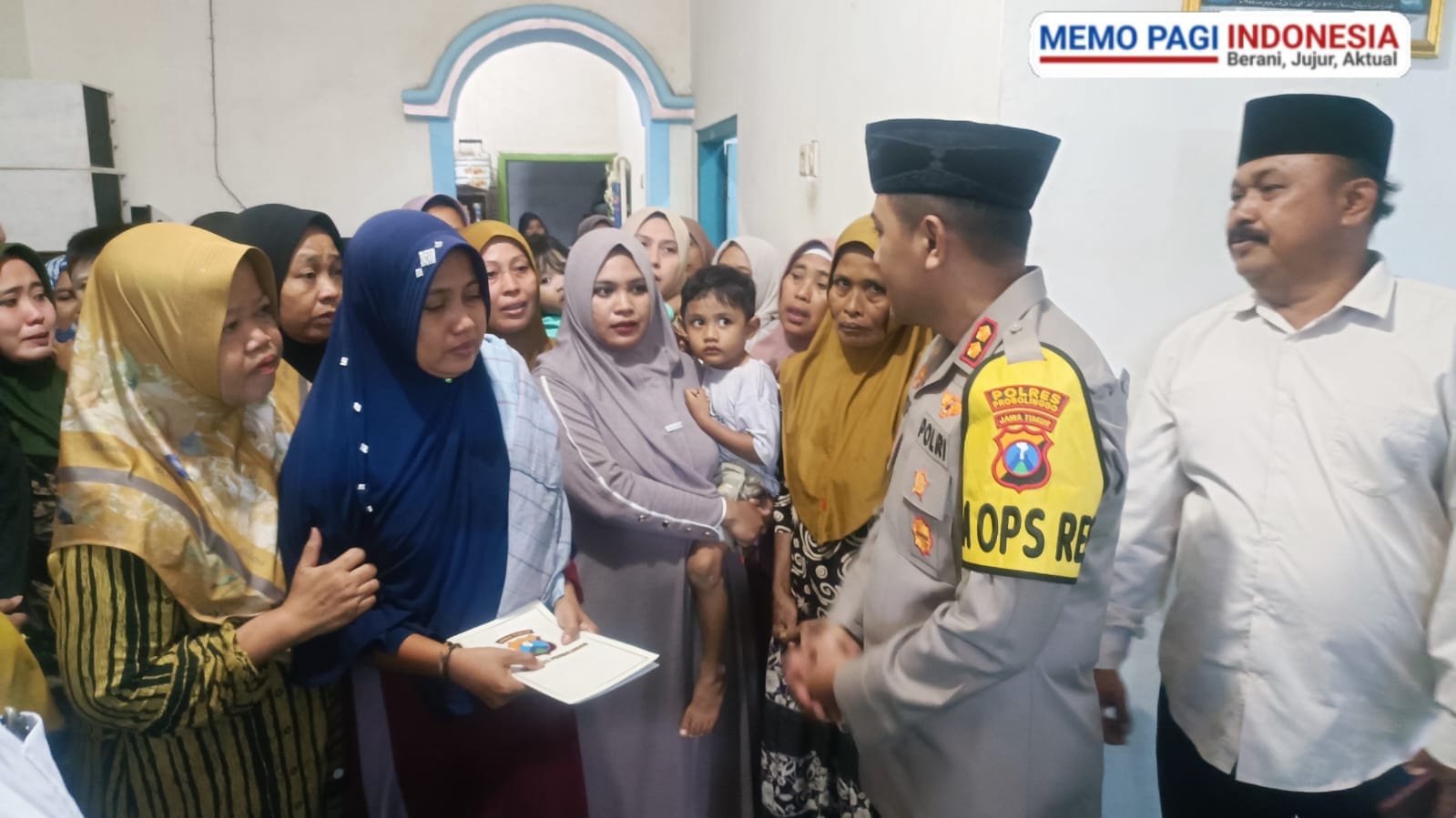 Kapolres Probolinggo Sambangi Rumah Duka Sampaikan Bela Sungkawa pada Keluarga Korban Penembakan di Papua