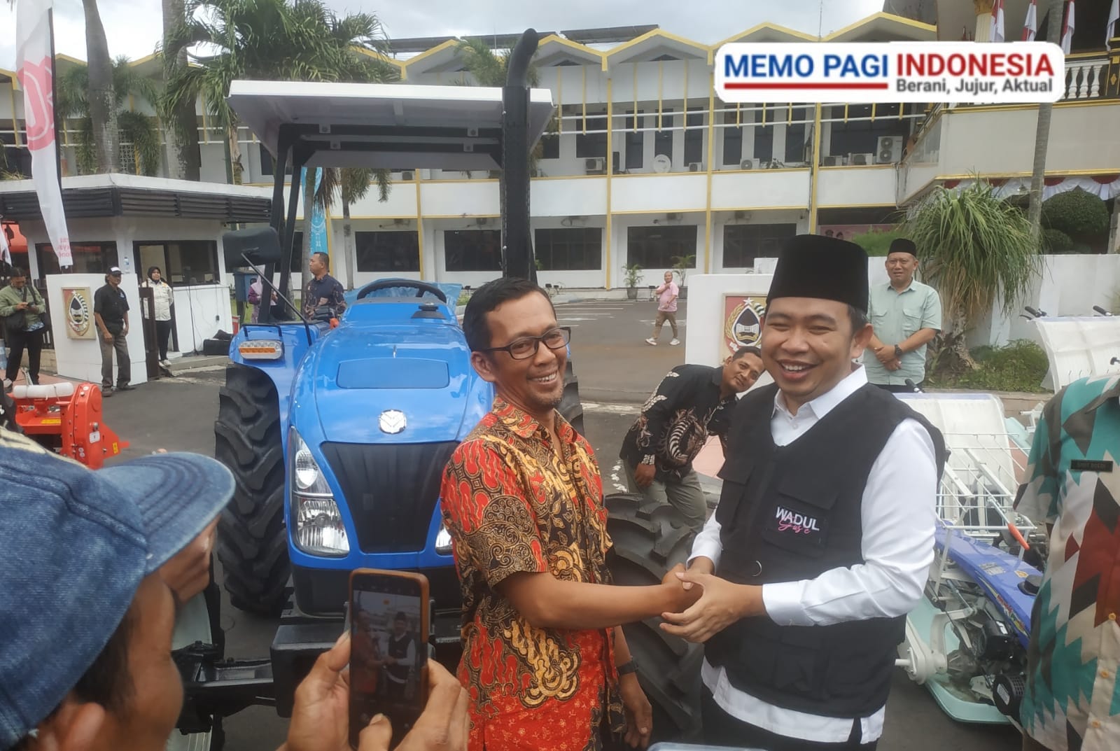 Langkah Penuh Makna Pro Gus’e, Bupati Jember Serahkan Alsintan: Wujud Nyata Komitmen untuk Petani