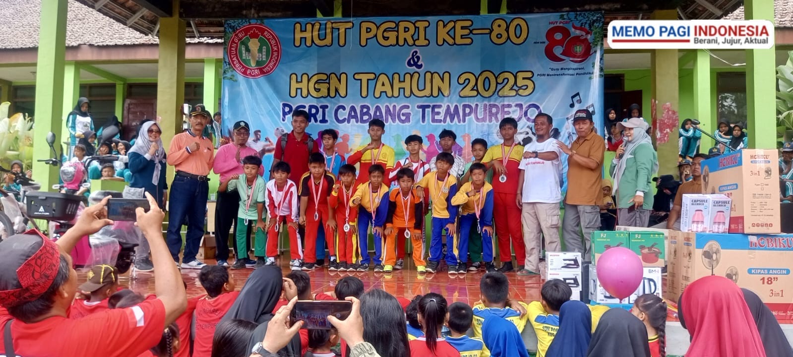 PGRI Cabang Tempurejo Gelar HUT PGRI ke-80 dan HGN 2025, Meriahkan Halaman SMPN 1 Tempurejo