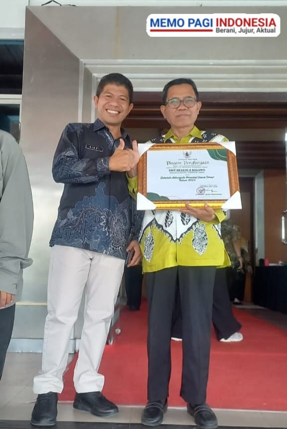SMP Negeri 2 Balung Didampingi Plt Sekdin Menerima Penghargaan Sekolah Adiwiyata Tingkat Provinsi Jawa Timur