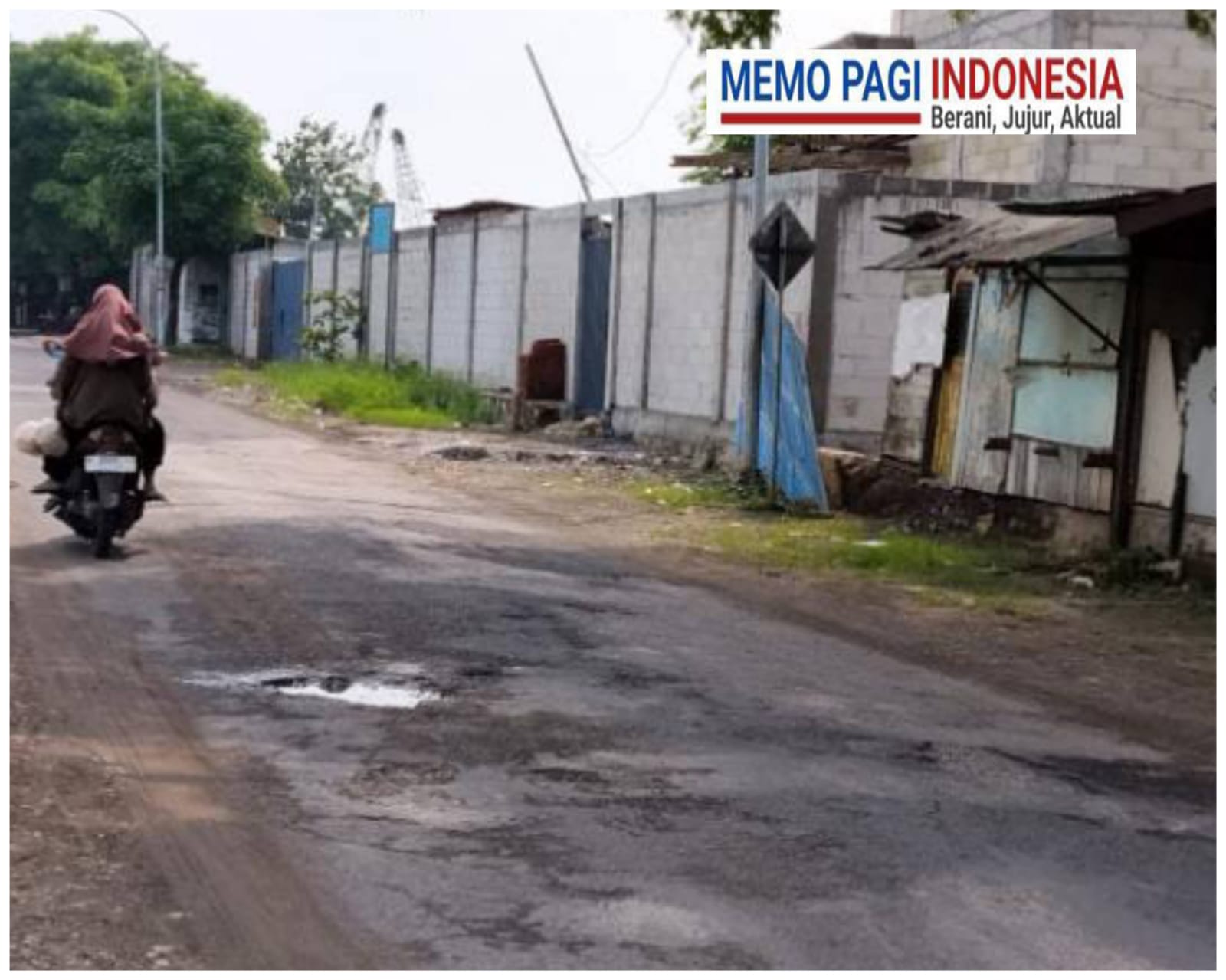 Pengusaha Pemotongan Kapal Ilegal Bangun Pagar di Tanah Negara Sepanjang Pantai, Pemkab Bangkalan & Polres Bangkalan Tutup Mata “Ada Apa “…??