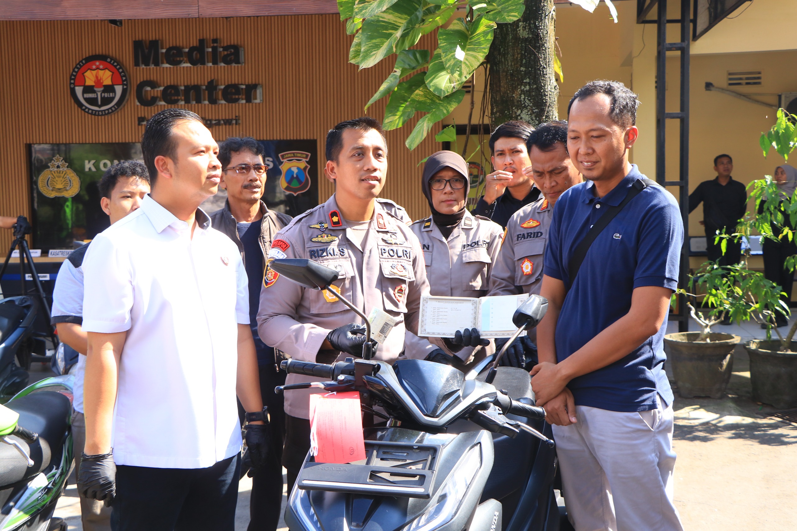 Polres Ngawi Tuai Apresiasi, Ungkap Curanmor dan Kembalikan Motor ke Pemiliknya Gratis